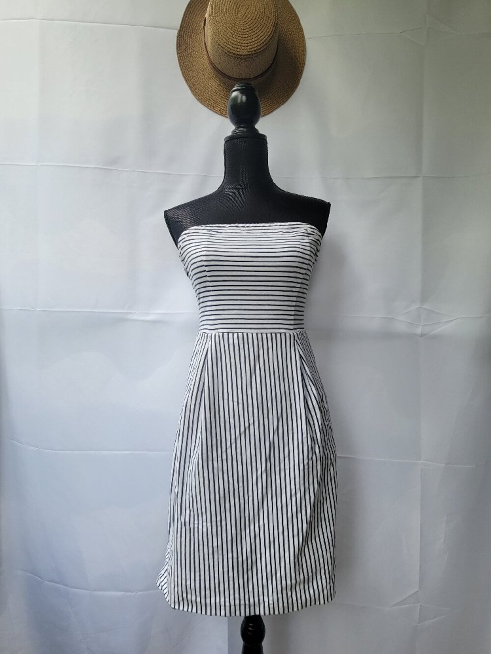 Vintage nautical style shift dress in a classic navy and white stripe. Size smal